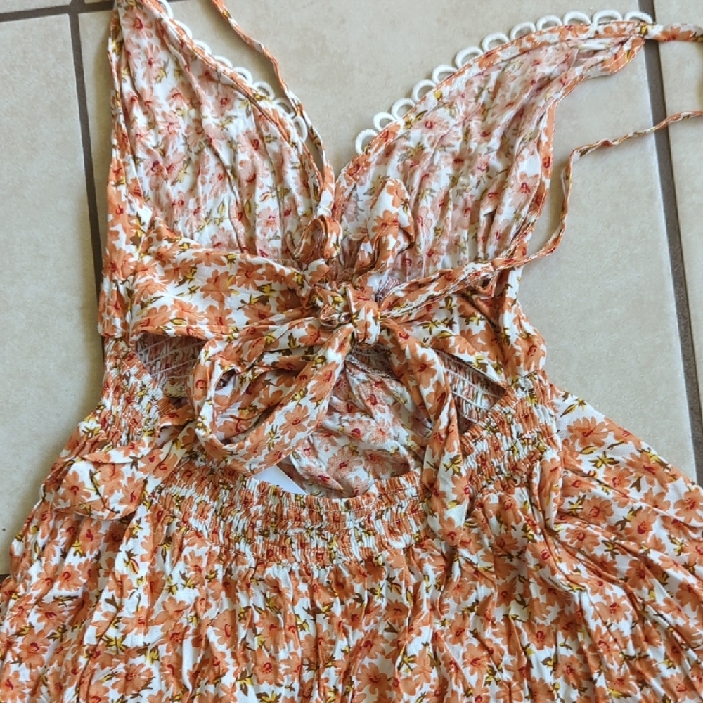 Simplee Peach and White Floral Smocked Sundress - Picture 7 of 8